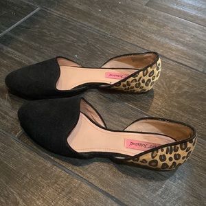 Betsey Johnson Flats Leopard